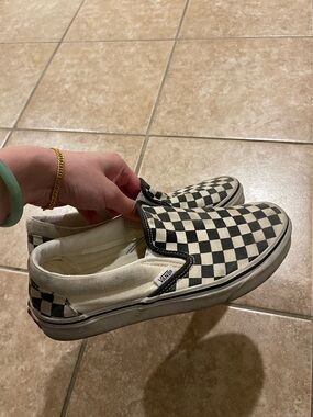 VANS checkered slip on 6.5 men or 8 women’s